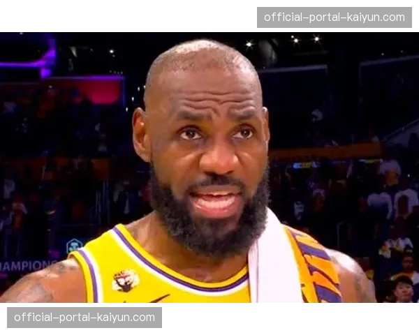 特写:关键时刻,勒布朗·詹姆斯连续两次成功防守解读对方战术 特写:关键时刻,勒布朗·詹姆斯连续两次成功防守解读对方战术